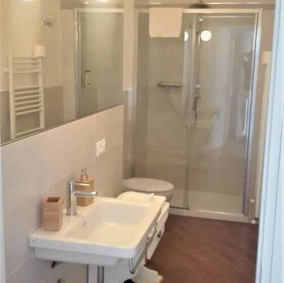 اتاق لوکس, La Bouganville B&b