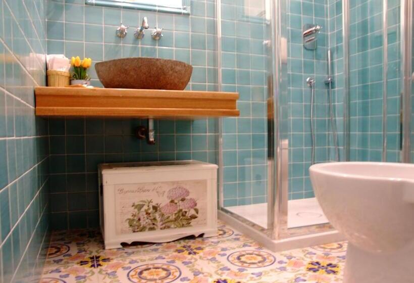 اتاق استاندارد سه نفره, L Una Di Notte