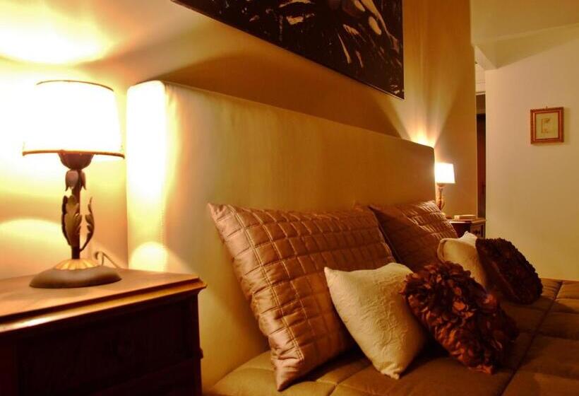 اتاق استاندارد سه نفره, L Una Di Notte