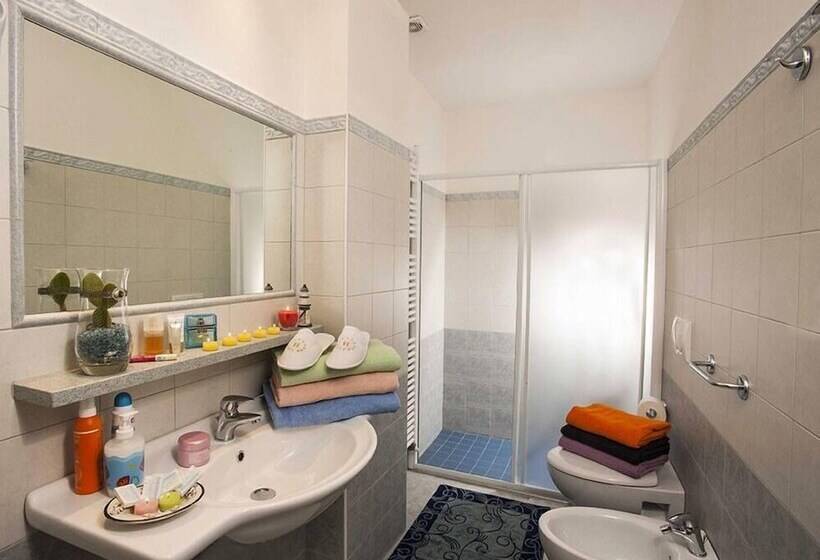 اتاق استاندارد سه نفره, Alda Amelia