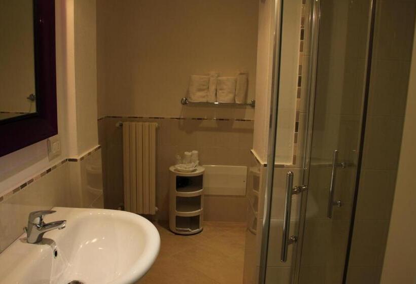 Superior room with lake view, Agriturismo Nonna Bettina