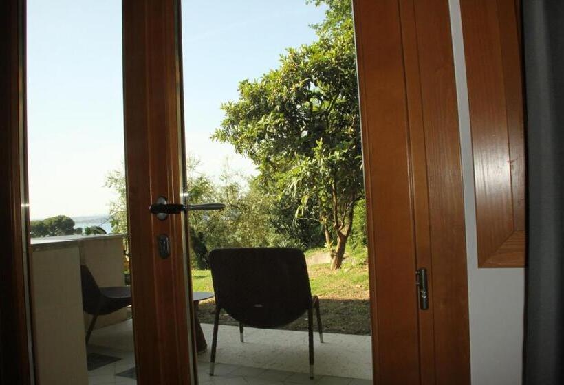 Superior room with lake view, Agriturismo Nonna Bettina