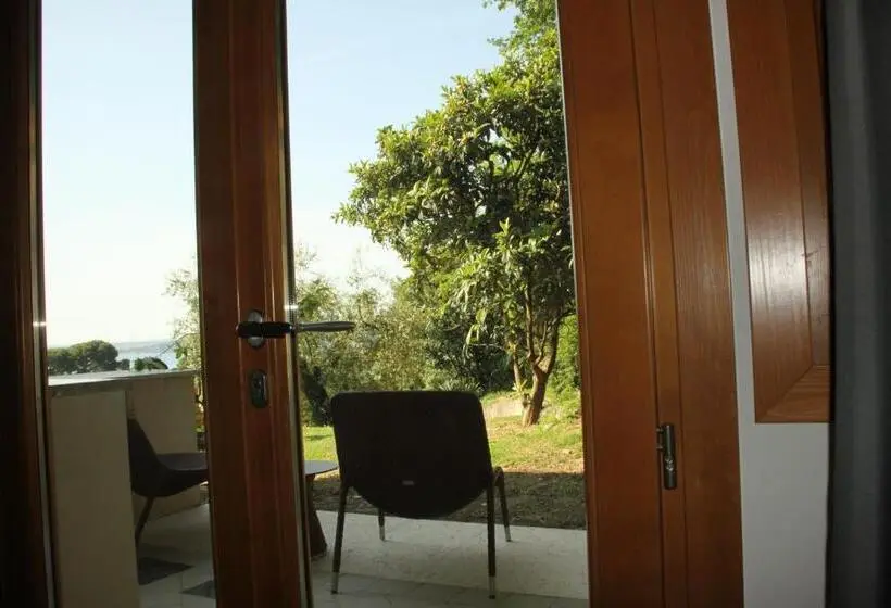 Superior room with lake view, Agriturismo Nonna Bettina