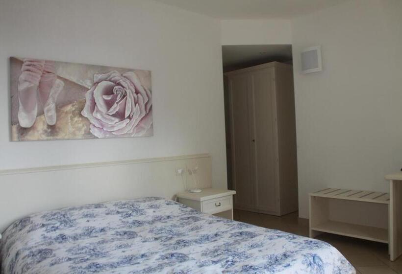 Superior room with lake view, Agriturismo Nonna Bettina