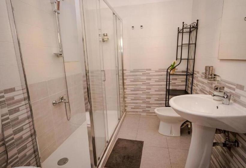 חדר סטנדרט לארבעה, Cconforthotels R&b Semplici Emozioni   Self Check In