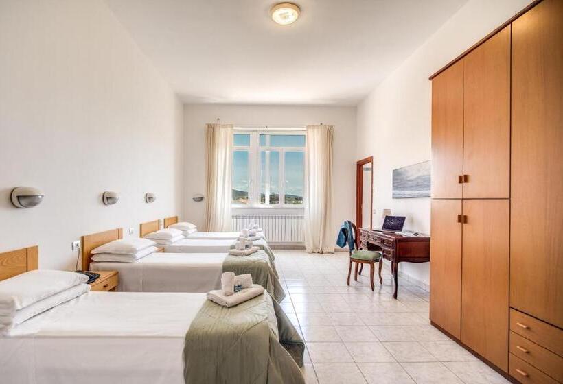 四人标准间, Villa Mg