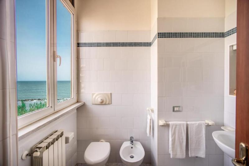 四人标准间, Villa Mg