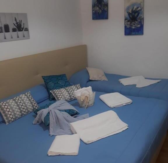 带花园景观的标准三人间, Affittacamere Il Cortile