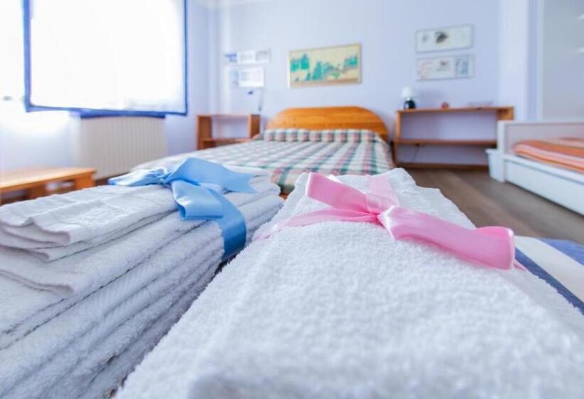 Quarto Triplo Estandar Banheiro Compartilhado, Cascina Vecchia Alpacas B&b