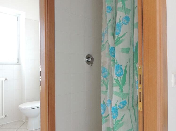 מיטה בחדר משותף, Ostello Dosso Del Liro