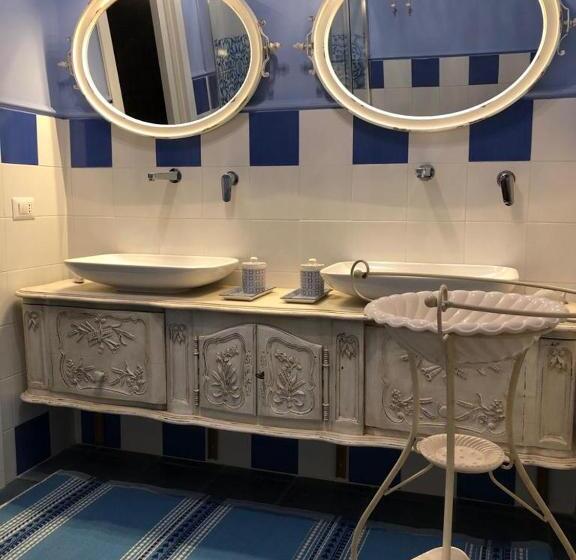 חדר סטנדרטי לארבעה עם חדר אמבטיה משותף, Le Stanze Del Borgo