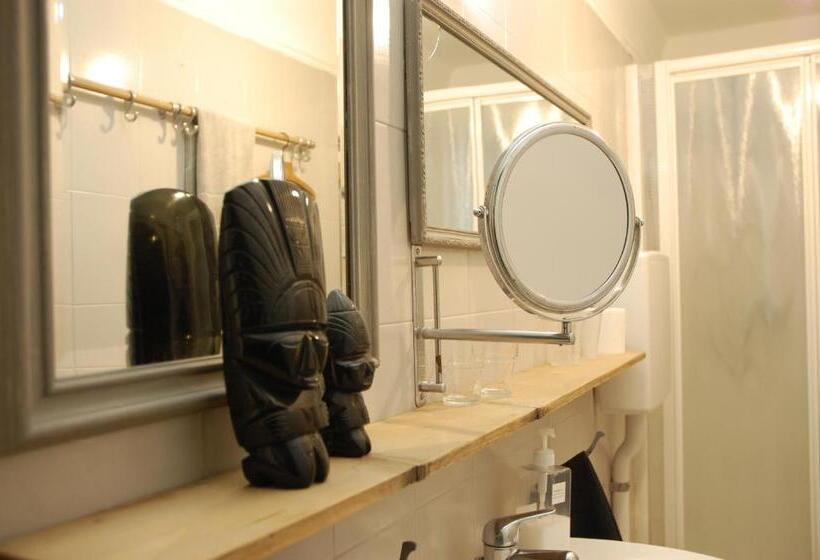اتاق استاندارد سه نفره, Virginias B&b