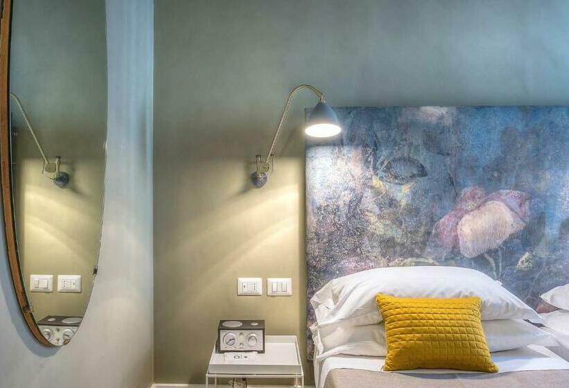 חדר קלאב, Accademia