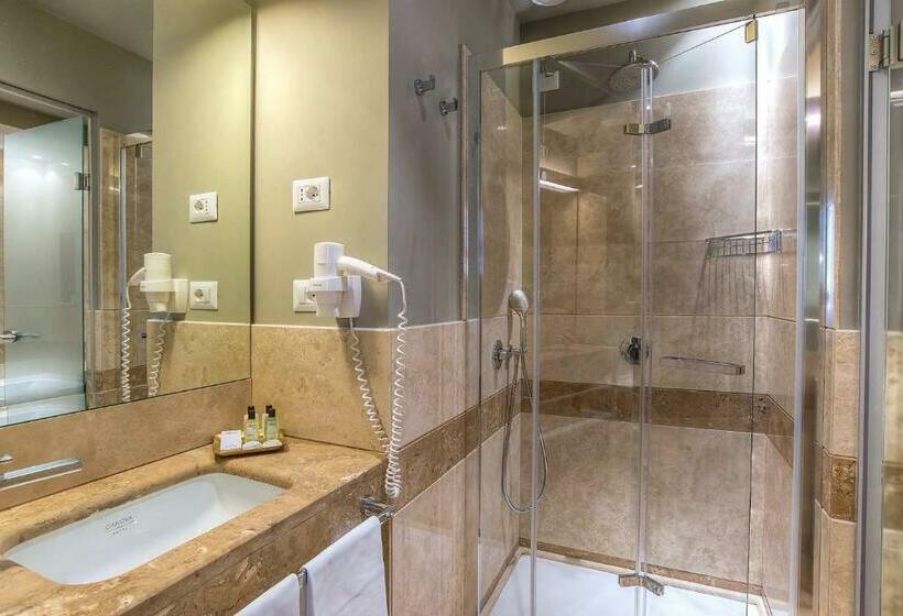 חדר קלאב, Accademia