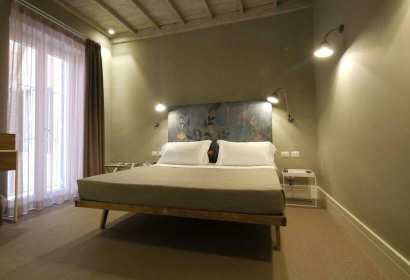 חדר קלאב, Accademia