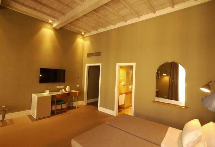 חדר קלאב, Accademia