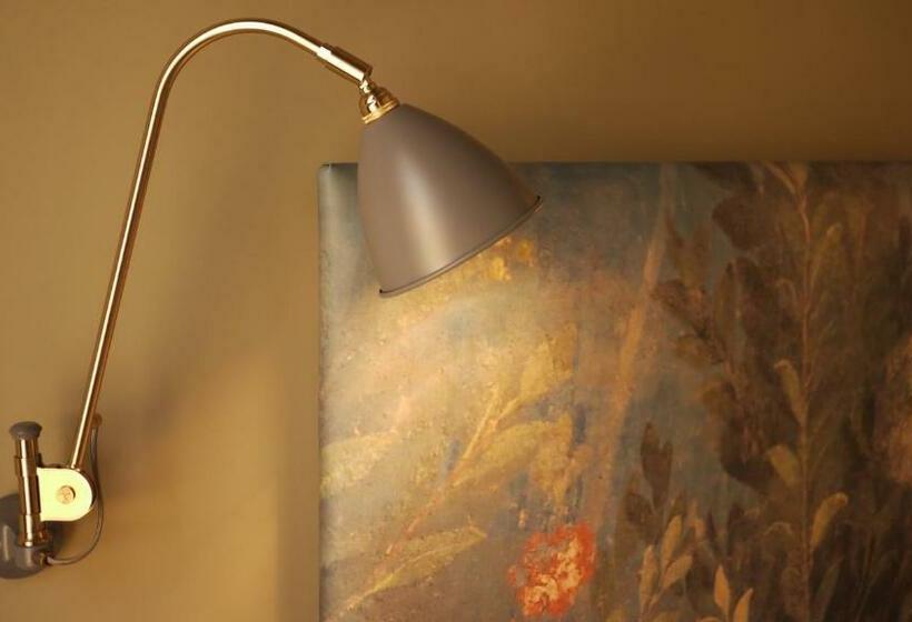 חדר קלאב, Accademia