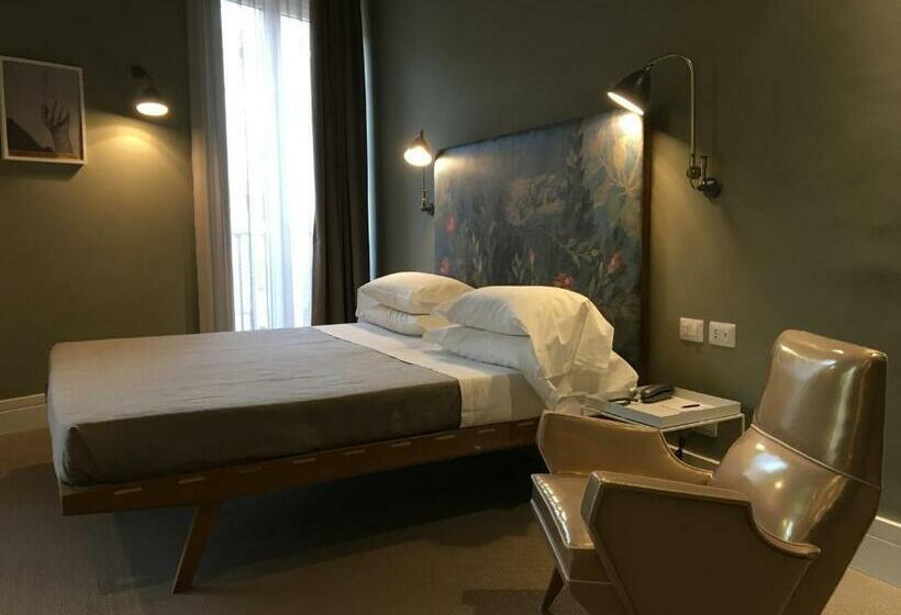 חדר קלאב, Accademia