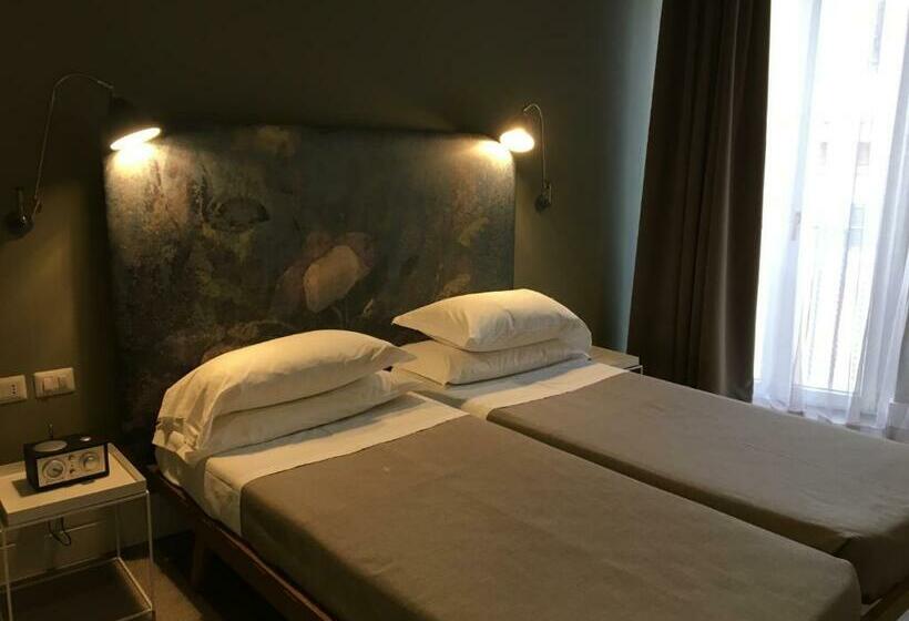 חדר קלאב, Accademia