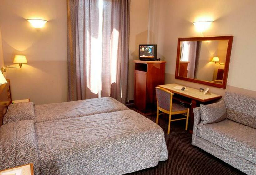 חדר סטנדרט לשלושה, Accademia