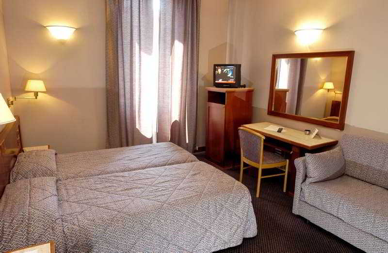 חדר סטנדרט לשלושה, Accademia