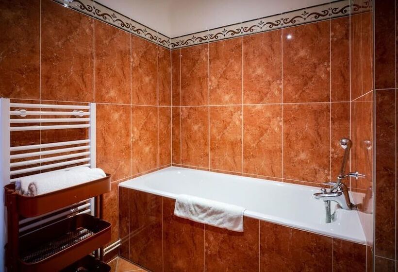 ファミリールーム, Des Deux Clefs