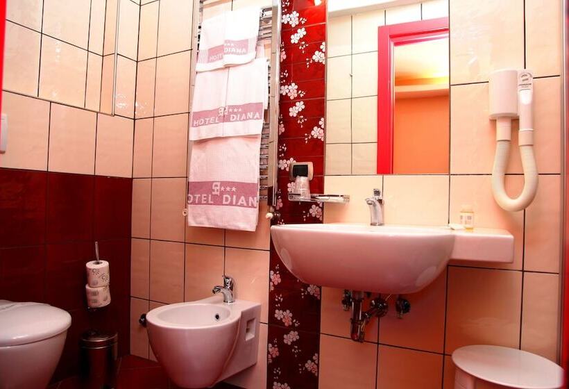 Quarto Triplo Estandar, Diana