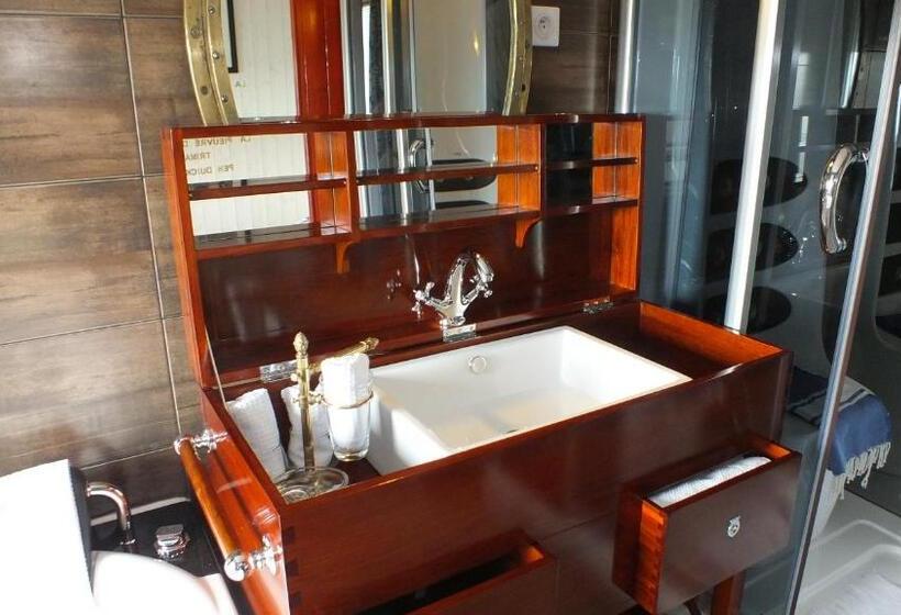 آپارتمان 1 خوابه با چشم‌انداز دریا, Hôtel   Restaurant   Salon De Thé Le Beauséjour