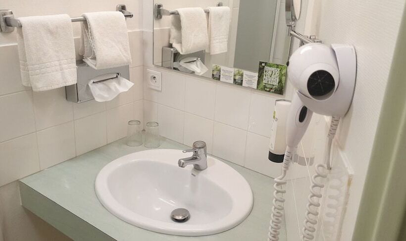 Четырехместный Номер Стандарт, Logis L Auberge Bourbonnaise