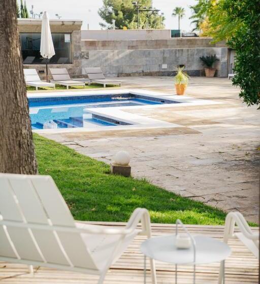 带泳池观景的豪华房, Boutique Mas Passamaner