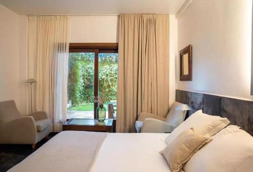 Superior Room with Terrace, Boutique Mas Passamaner