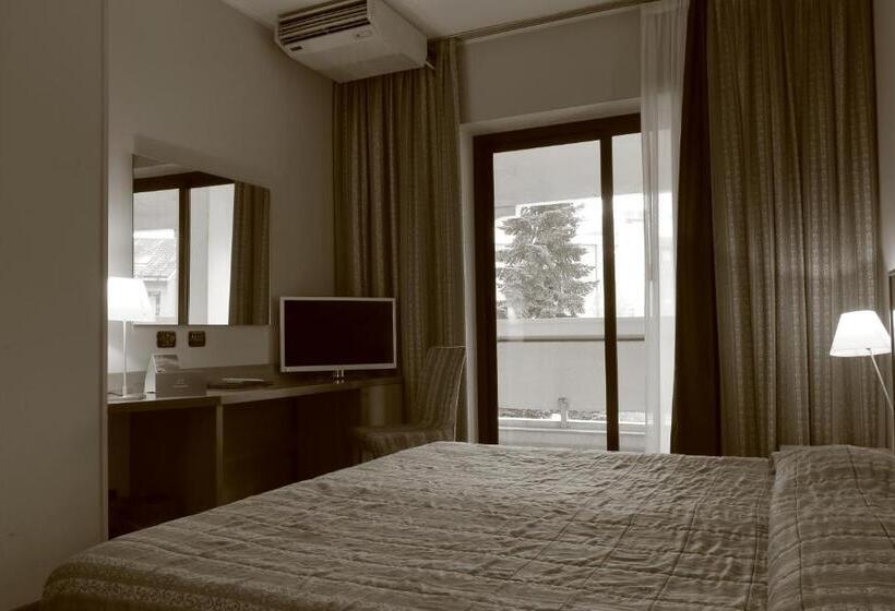 Трехместный Номер Комфорт, Romanisio