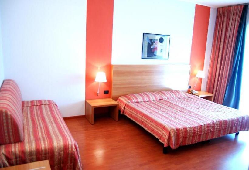 Трехместный Номер Комфорт, Romanisio