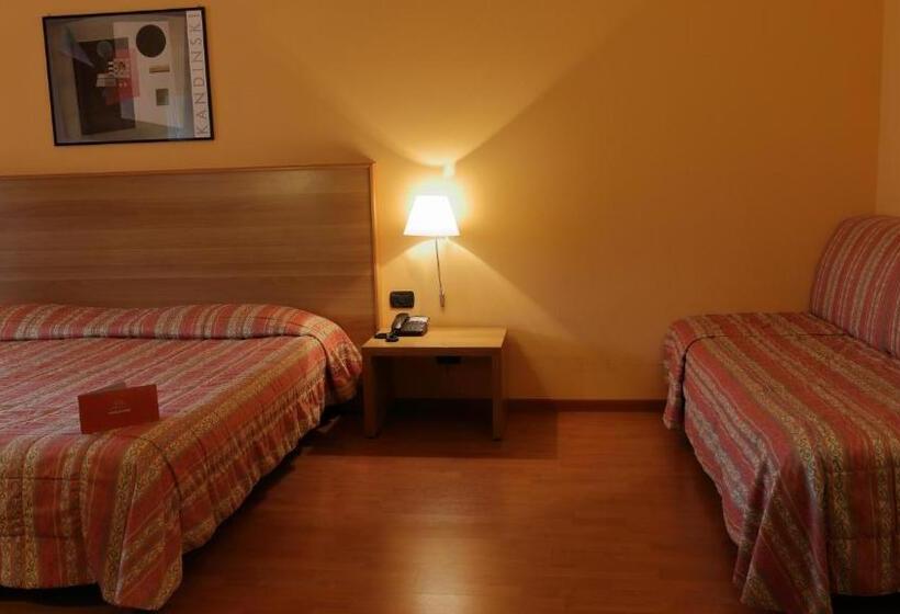 Трехместный Номер Комфорт, Romanisio