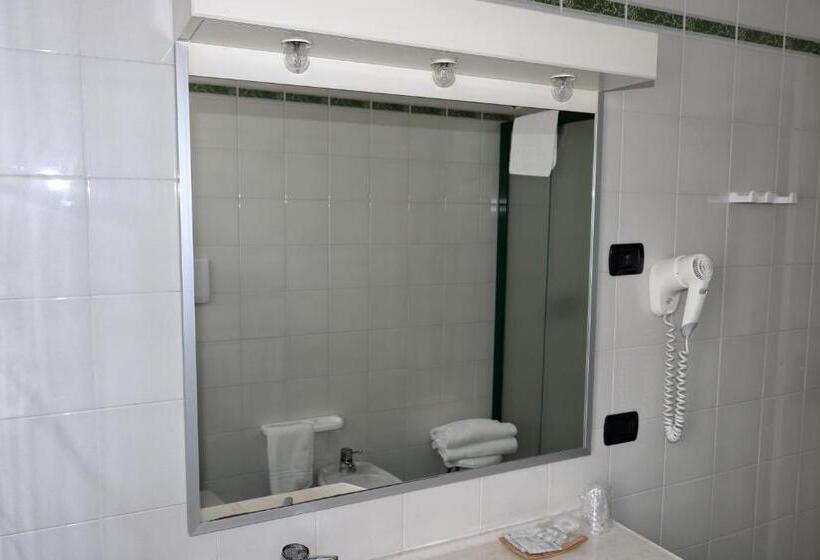 Трехместный Номер Комфорт, Romanisio