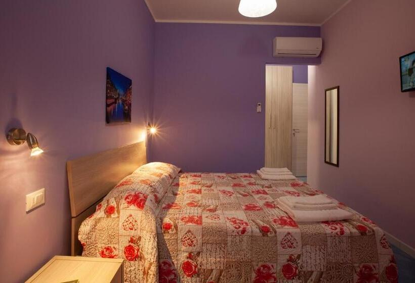 חדר סטנדרט לשלושה עם טרסה, B&b Da Noemi