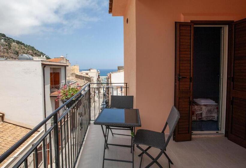 Standard Triple Room with Terrace, B&b Da Noemi