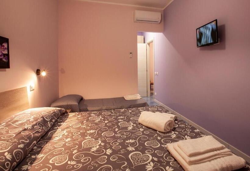 חדר סטנדרט לשלושה עם מרפסת, B&b Da Noemi