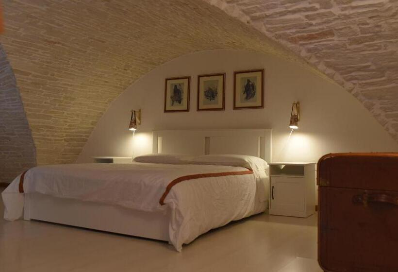 חדר משפחתי, B&b L Alcova