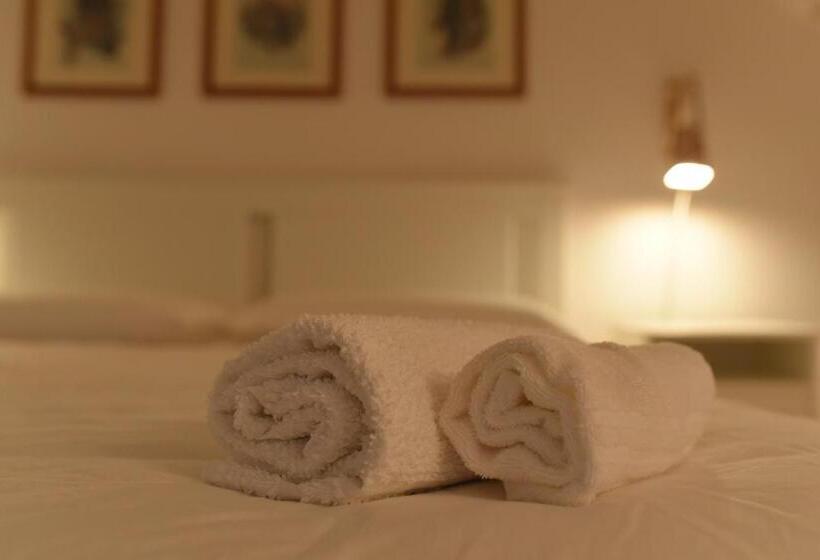 חדר משפחתי, B&b L Alcova