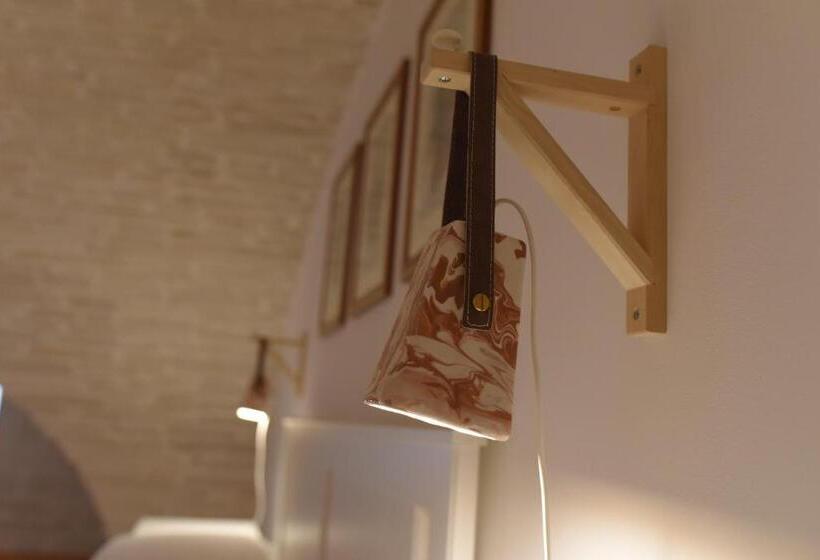 חדר משפחתי, B&b L Alcova