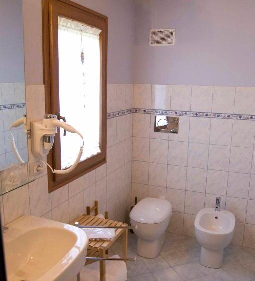 آپارتمان یک خوابه با دری مشترک که هال را جدا می کند., B&b Le Antiche Cisterne