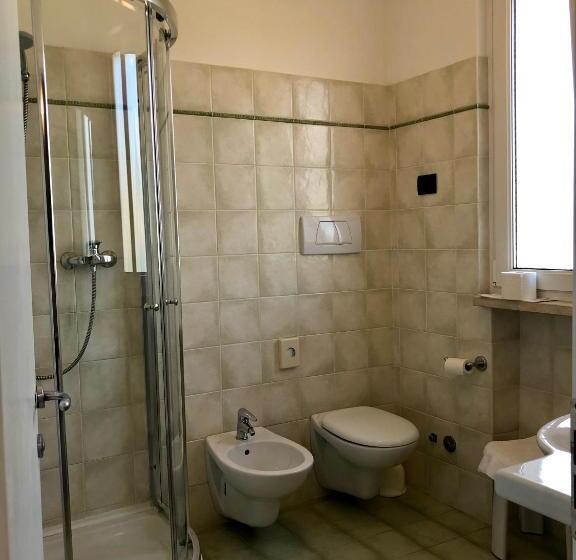 Comfort room with lake view, Garden