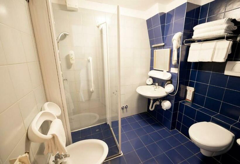 חדר קלאסי לארבעה, Posta