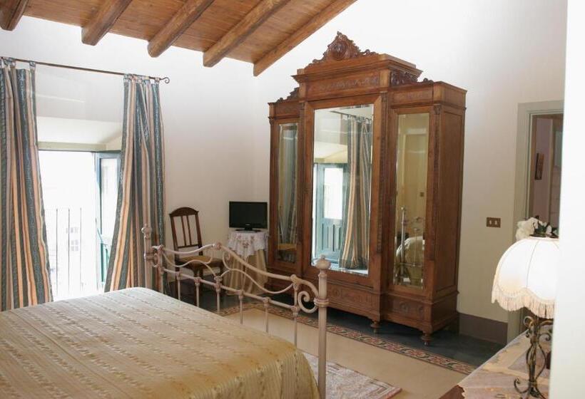 חדר סטנדרט לשלושה עם נוף לגינה, B&b Palazzo Gambino