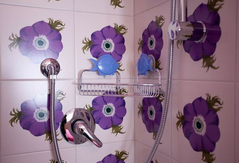 اتاق راحتی, Flower Bed & Breakfast