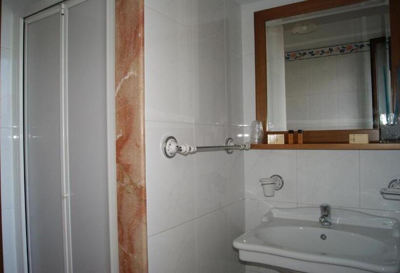 デラックストリプルルーム, Alma Nua