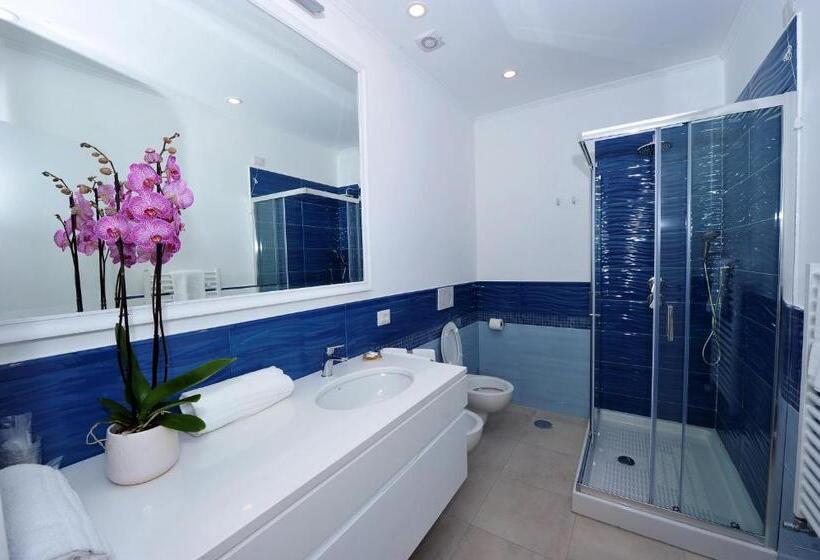 חדר משפחתי, Villa Emanuel