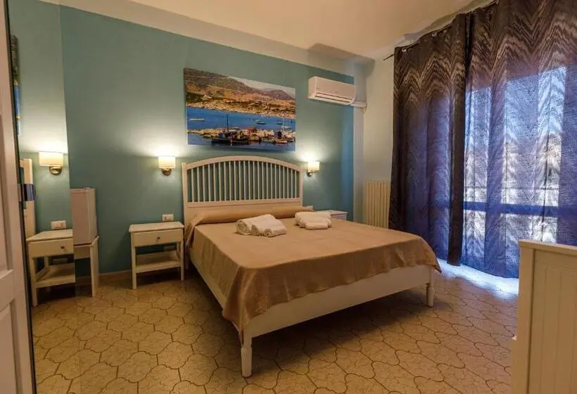 Deluxe Kolmen Hengen Huone Merinäkymä, Casa Tacconi