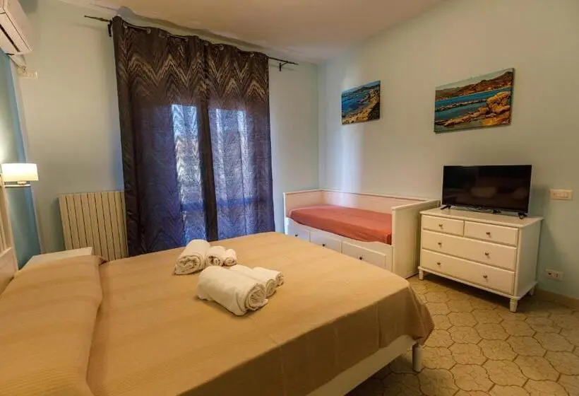 Deluxe Kolmen Hengen Huone Merinäkymä, Casa Tacconi